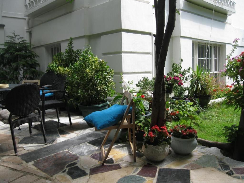 Dawson Place, Juliette's Couette-café 3*